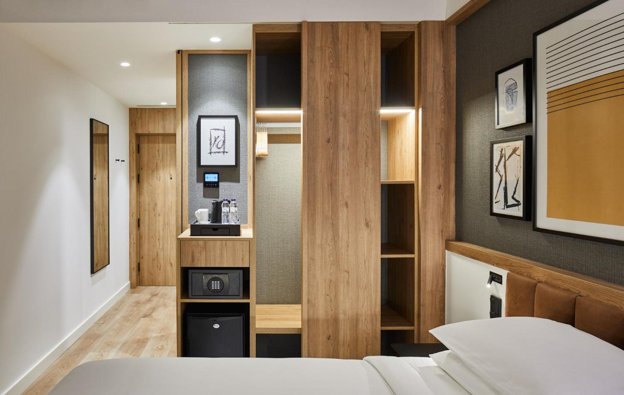 King Room,1620318459:JPEG